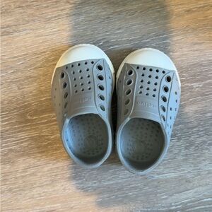 Native Jefferson Kids Slip-On Shoe in Light Gray 2C